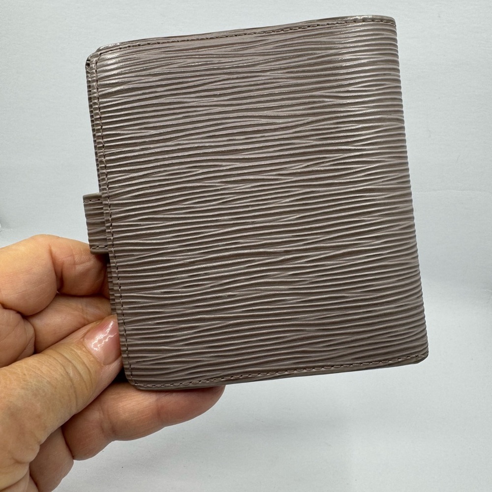 Textured Taupe Women's Wallet Organizer - Picture 2 of 7